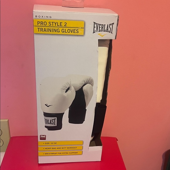 Everlast Other - Everlast Pro Style Boxing Gloves - Black and White